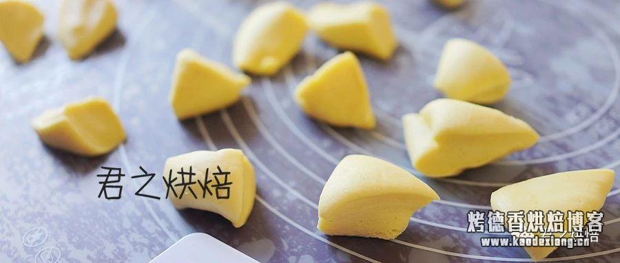 面包制作方法  一口小面包，有着非常诱人的香味