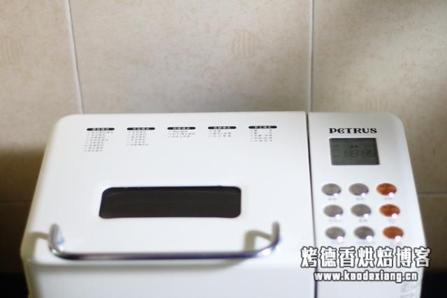 面包机一键式做出来的面包,又柔软又好吃,早餐吃它最讨懒人喜爱