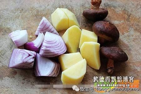 微波炉烤鸡的做法?自己在家用微波炉烤鸡,绝对的美味