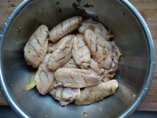 微波炉鸡翅的做法窍门,想吃炸鸡翅,没有烤箱没有油锅,就用微波炉来做