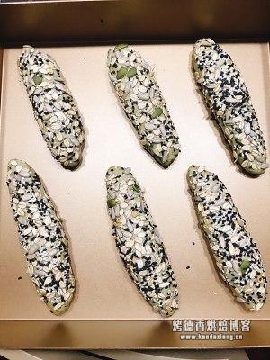 软到不知所措的芝麻包 制作方法