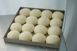 ?超简单快手,柔软拉丝,一次发酵,牛奶小餐包