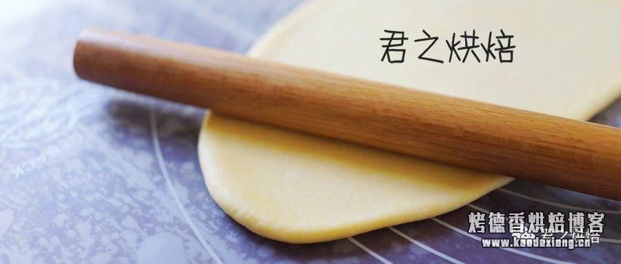 面包制作方法  一口小面包，有着非常诱人的香味