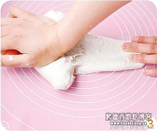如何揉面不粘手 快来看看揉面的姿势 这样才能做出好的面食 一步一步教你揉