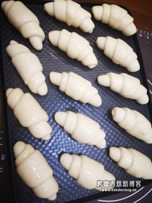 奶香浓郁易上手的鸡蛋鲜奶卷