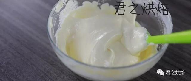 经典分蛋蜂蜜海绵蛋糕，只需四种材料