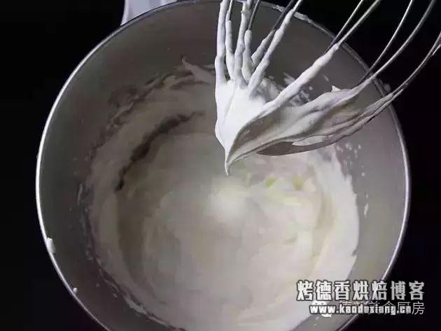 烘焙常识|打发完美的淡奶油你需要掌握这些技巧