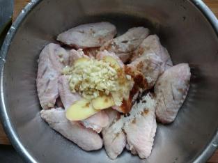 微波炉鸡翅的做法窍门,想吃炸鸡翅,没有烤箱没有油锅,就用微波炉来做