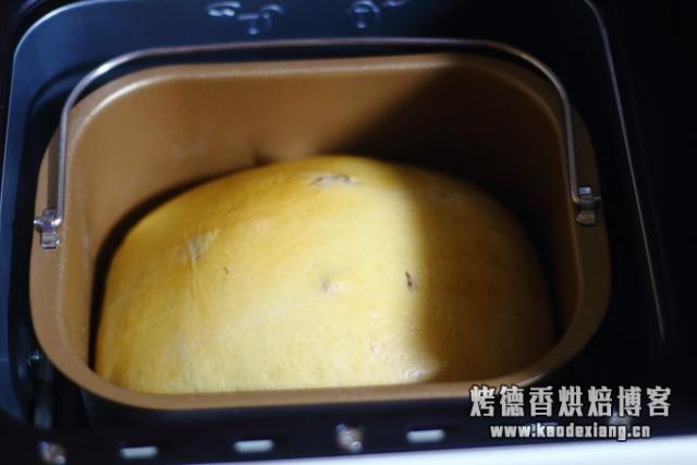 面包机一键式做出来的面包,又柔软又好吃,早餐吃它最讨懒人喜爱