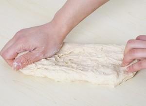 手工揉面的详细过程,赶快看看吧