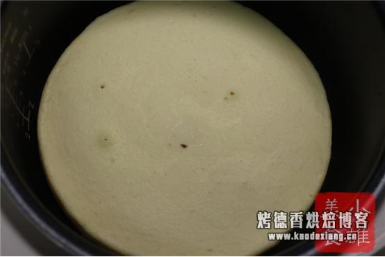 一个矿泉水瓶做“电饭锅蛋糕”,5分钟打发,松软好吃,一看就会