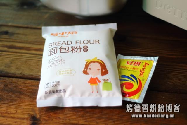 面包机一键式做出来的面包,又柔软又好吃,早餐吃它最讨懒人喜爱
