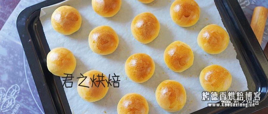 面包制作方法  一口小面包，有着非常诱人的香味