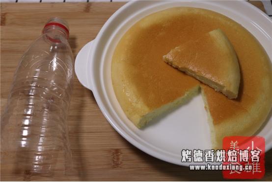 一个矿泉水瓶做“电饭锅蛋糕”,5分钟打发,松软好吃,一看就会