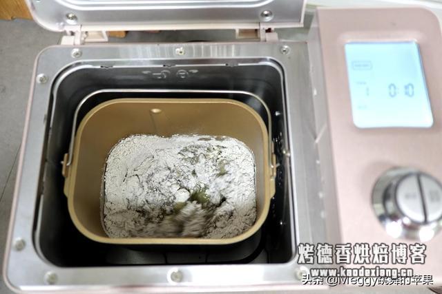 巧用面包机,一次发酵杂粮面包,又高又暄软组织真好,全家都喜欢
