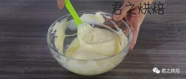 经典分蛋蜂蜜海绵蛋糕，只需四种材料