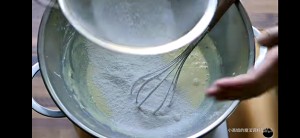 电饭煲轻乳酪芝士蛋糕(小高姐) 制作方法