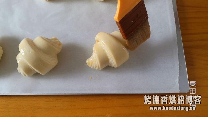 教你做层层酥脆的可颂牛角包,原来手工开酥也没那么难
