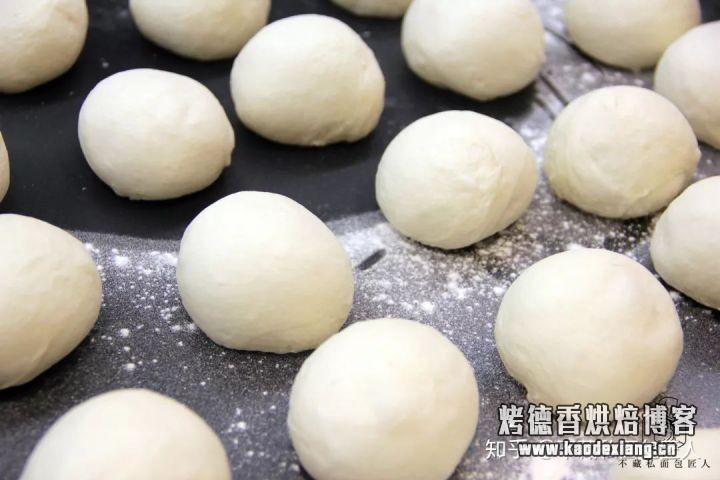 黄油用完了?用随手可得的油能代替做面包吗?
