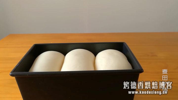 软到拿不起来的日式生吐司,这云朵般的口感让人沉醉其中