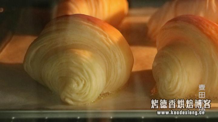教你做层层酥脆的可颂牛角包,原来手工开酥也没那么难