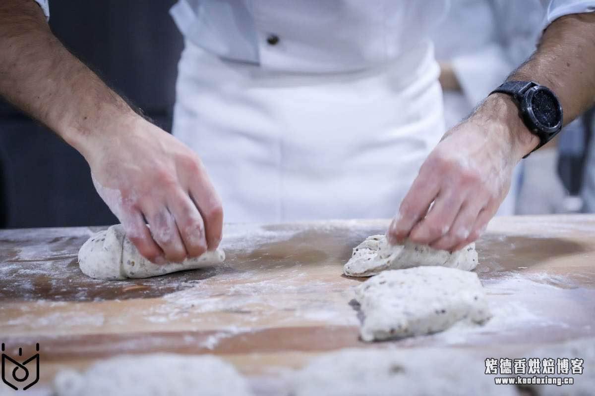 /面包制作流程/详解面包制作的几大流程，让你能真正的了解如何开始制作面包/