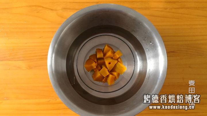 软绵香醇的南瓜吐司,制作步骤非常详细,让你在家也能轻松做