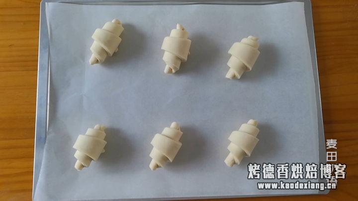 教你做层层酥脆的可颂牛角包,原来手工开酥也没那么难