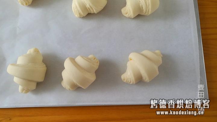 教你做层层酥脆的可颂牛角包,原来手工开酥也没那么难