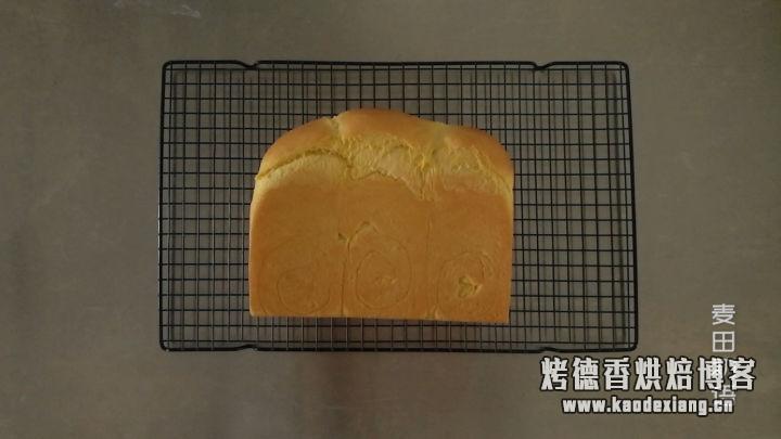 软绵香醇的南瓜吐司,制作步骤非常详细,让你在家也能轻松做