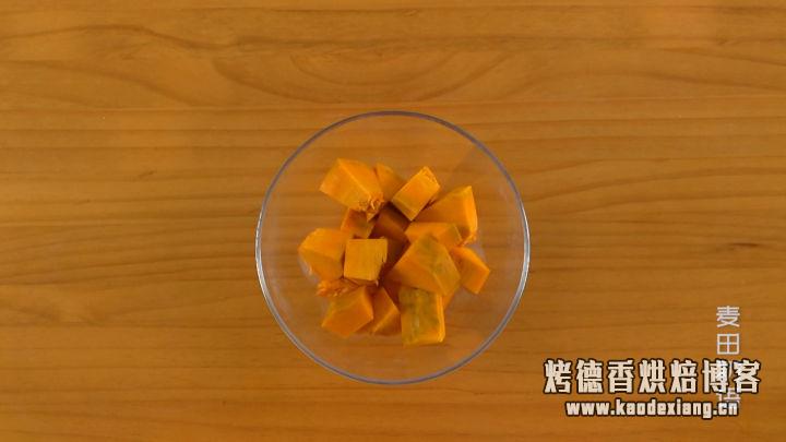 软绵香醇的南瓜吐司,制作步骤非常详细,让你在家也能轻松做