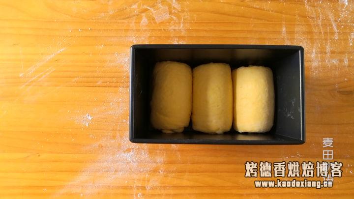 软绵香醇的南瓜吐司,制作步骤非常详细,让你在家也能轻松做