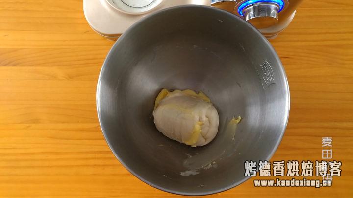 教你做层层酥脆的可颂牛角包,原来手工开酥也没那么难