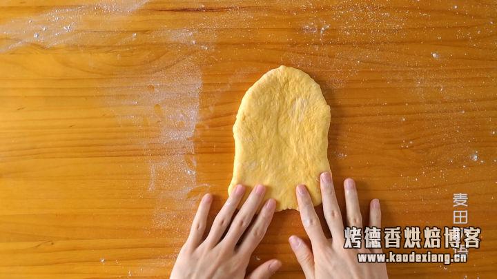 软绵香醇的南瓜吐司,制作步骤非常详细,让你在家也能轻松做