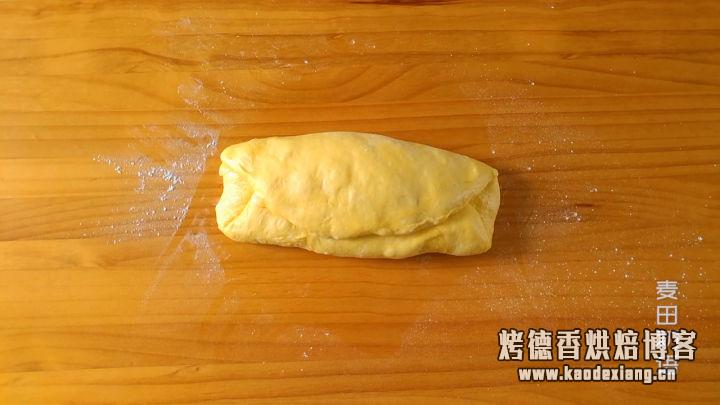 软绵香醇的南瓜吐司,制作步骤非常详细,让你在家也能轻松做