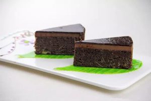 两种布朗尼蛋糕配方与做法，教你制作出不一样的美味。