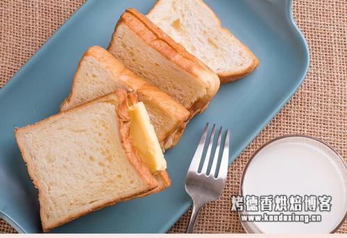 使用模具来自制美味健康的吐司面包
