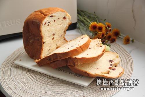 用烤箱烤出的完美蔓越莓面包