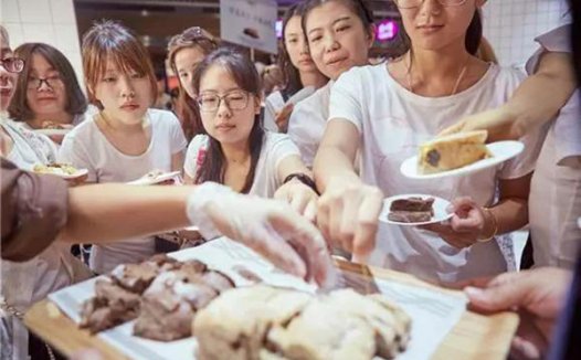 如何解决顾客进店只试吃不买的问题？面包店经验
