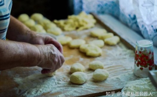 学烘焙去哪学比较好？我为什么不建议你去面包店当学徒